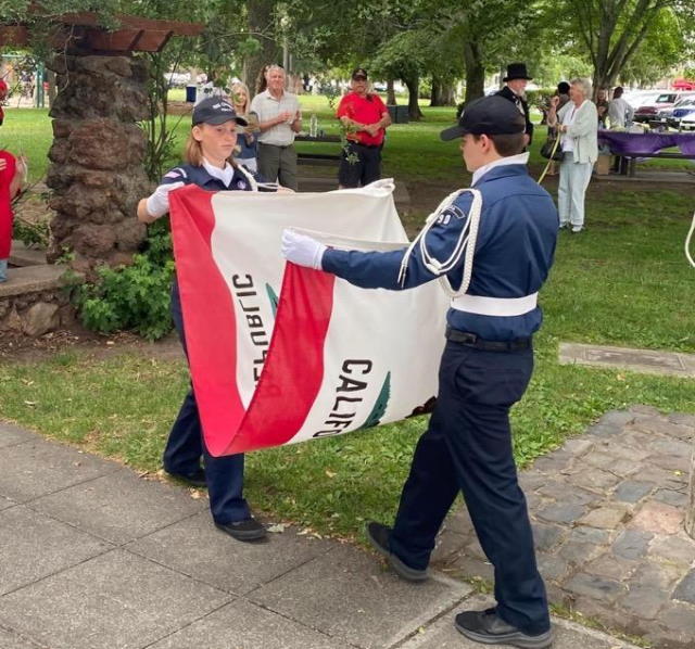 SSS Chaser folding California State flag